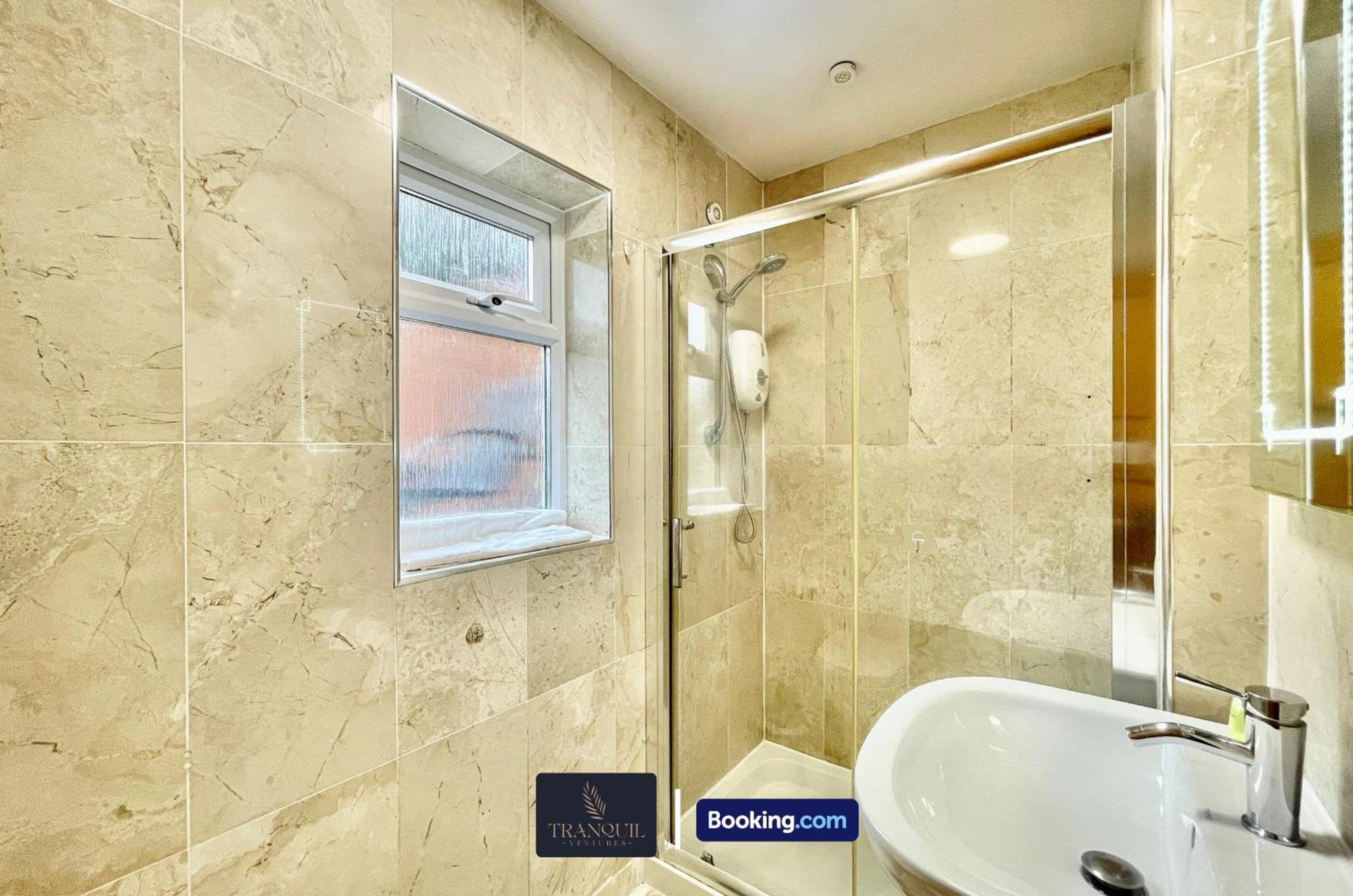 Large 4 Bdr By Tranquil Ventures Short Lets & Serviced Headington With Free Parking *