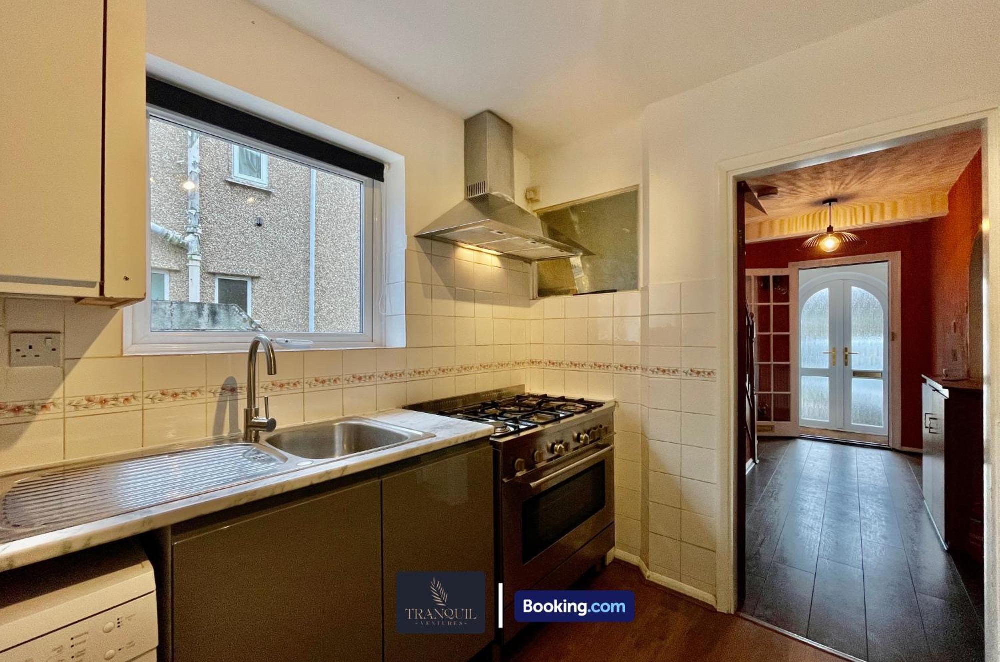 Large 4 Bdr By Tranquil Ventures Short Lets & Serviced Headington With Free Parking * Oxford