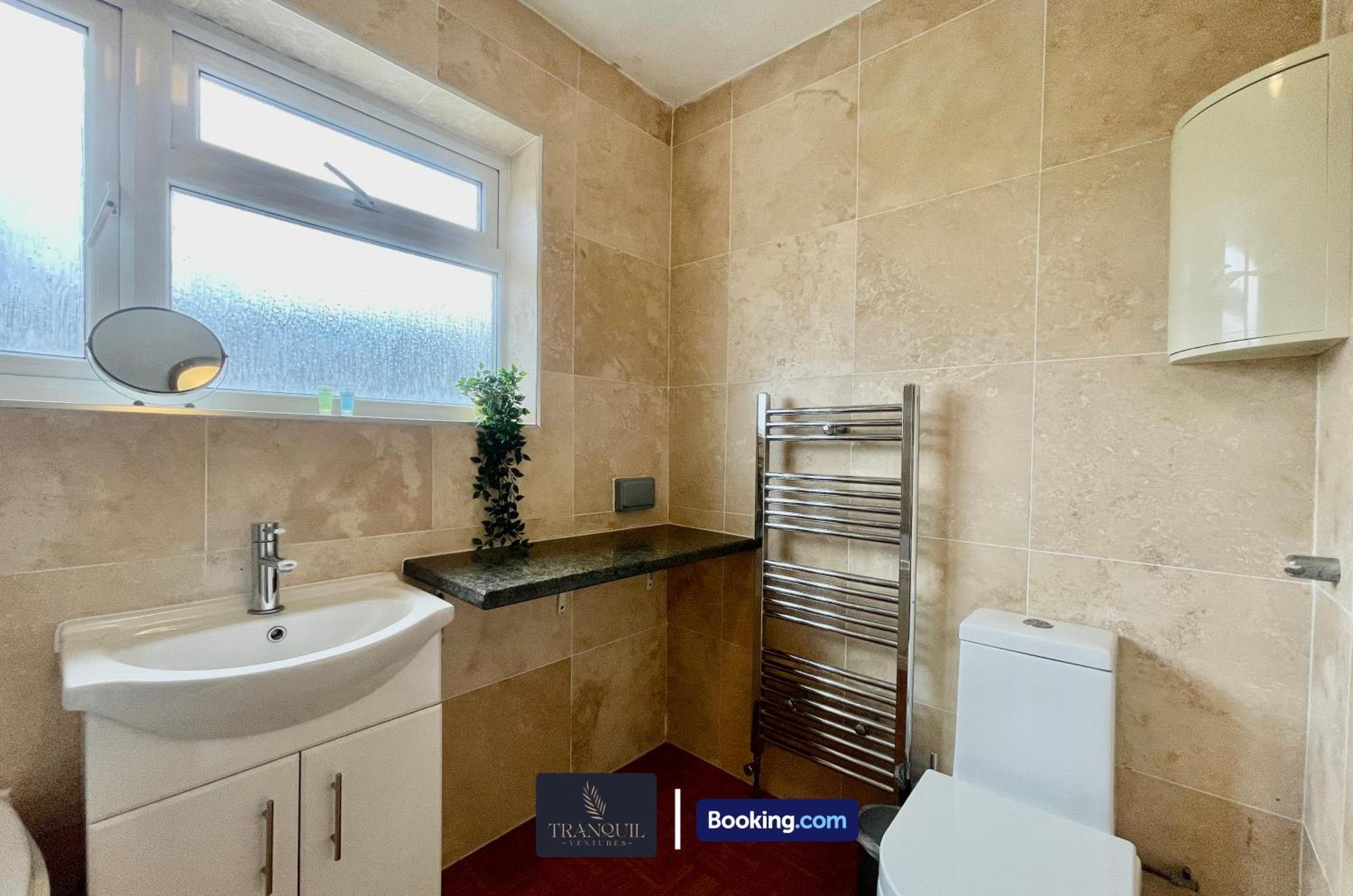 Large 4 Bdr By Tranquil Ventures Short Lets & Serviced Headington With Free Parking