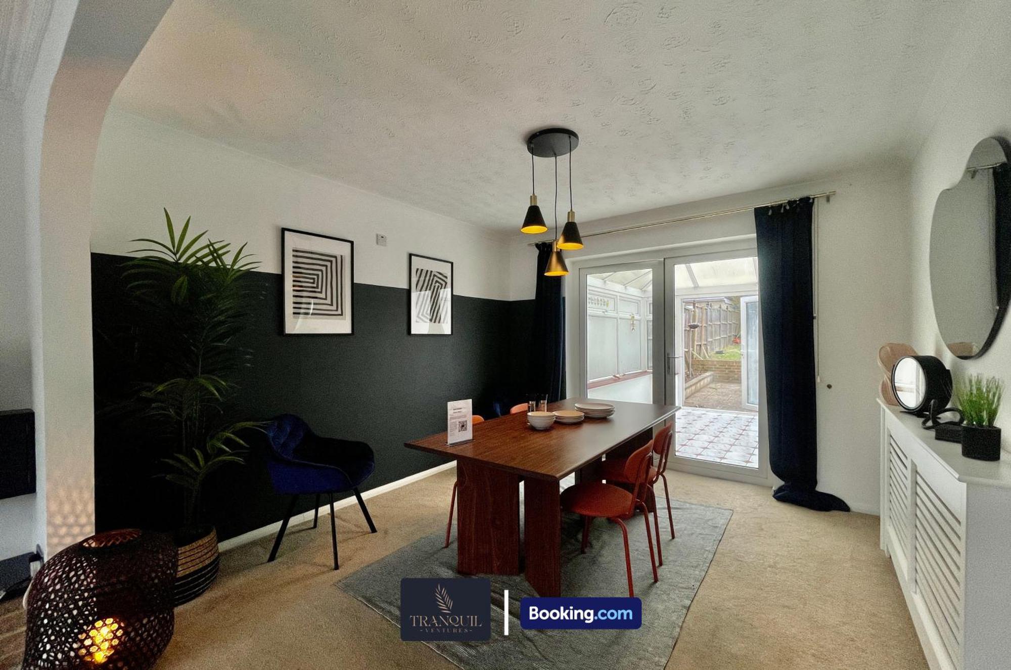 Large 4 Bdr By Tranquil Ventures Short Lets & Serviced Headington With Free Parking Holiday home *